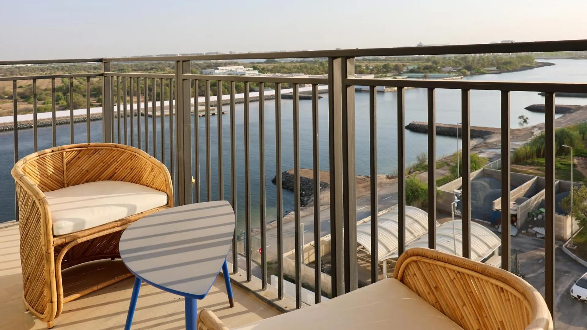 Luxury Waterfront 2Br Close To Yas Attractions Abu Dzabi Apartman